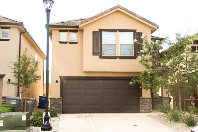 Building Photo - Spacious 4-Bed with 2.5 Baths in St George