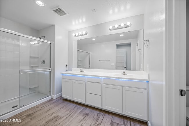 Building Photo - 1250 Abbey Ln