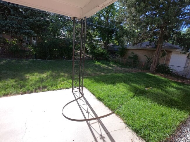 Building Photo - Beautifully remodeled 3 bed 2.5 bath house in Broomfield