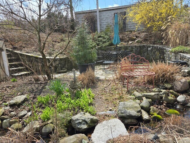 Building Photo - Comfortable 3-Bedroom Living with Outdoor Retreat in Brighton