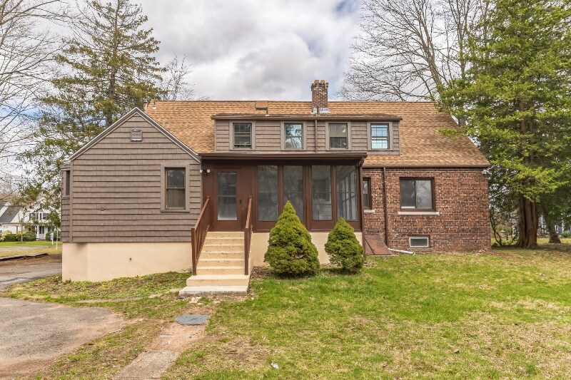 Building Photo - 60 Maple Ave