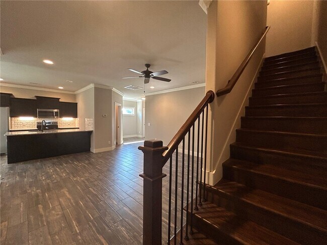 Building Photo - 3101 SW Warberry Ave