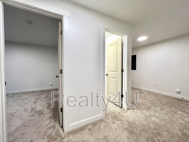 Building Photo - 3553 Hardman Way