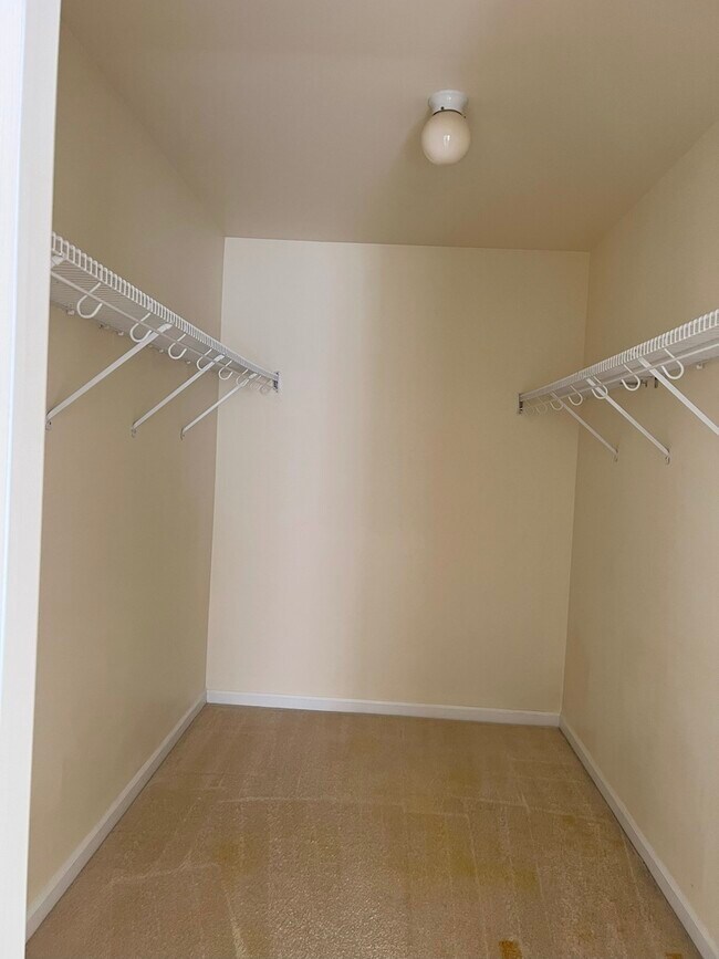 Building Photo - 2308 Sedgwick Ct