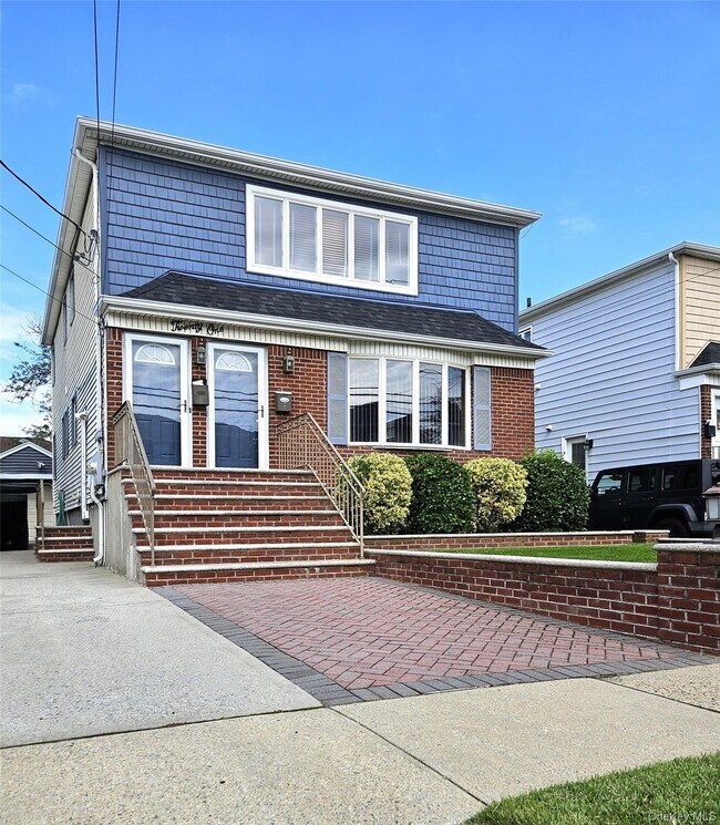 Building Photo - 21 5th Ave