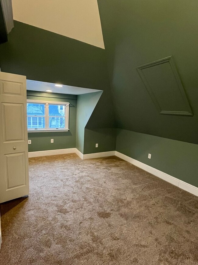 Building Photo - 418 Noble St