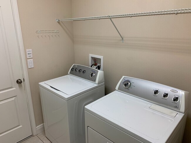 Building Photo - Lake Sawyer-7960 Jailene Dr Windermere FL ...