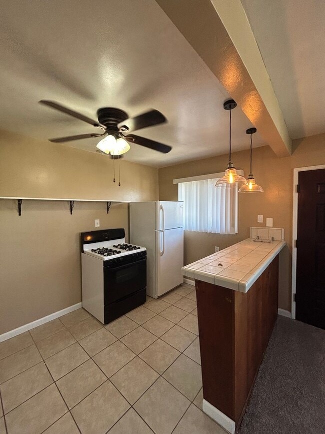 Building Photo - Charming upstairs one bedroom North Park