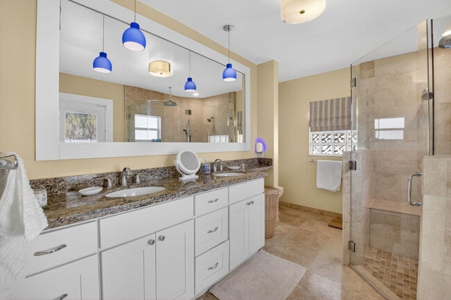 Building Photo - 1010 SW 2nd St