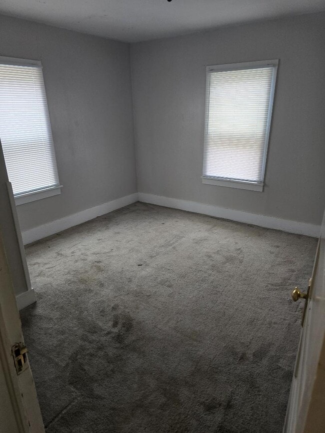 Building Photo - 221 E Lincoln Ave