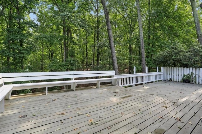 Building Photo - 2063 Six Branches Dr