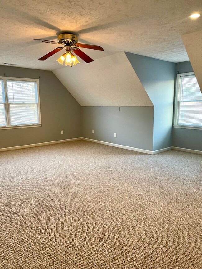 Building Photo - Available 3/30/2026- Charming Cape Cod in Halls