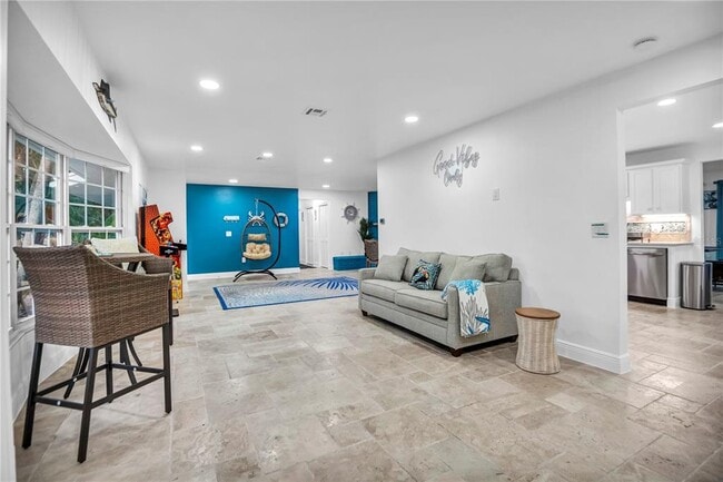 Building Photo - 31 Lands End Ln