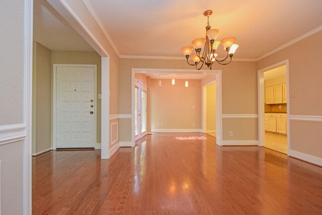 Building Photo - 3 Bedroom Townhouse - Northwest Hills
