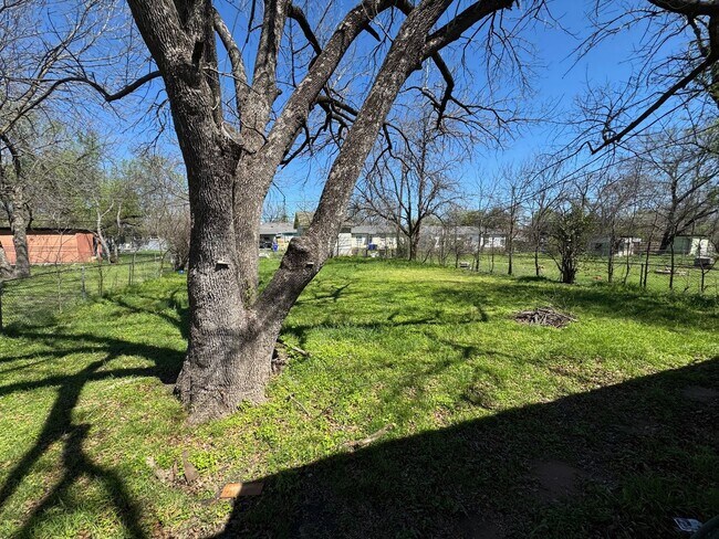 Building Photo - Beautifully Maintained South Waco Home
