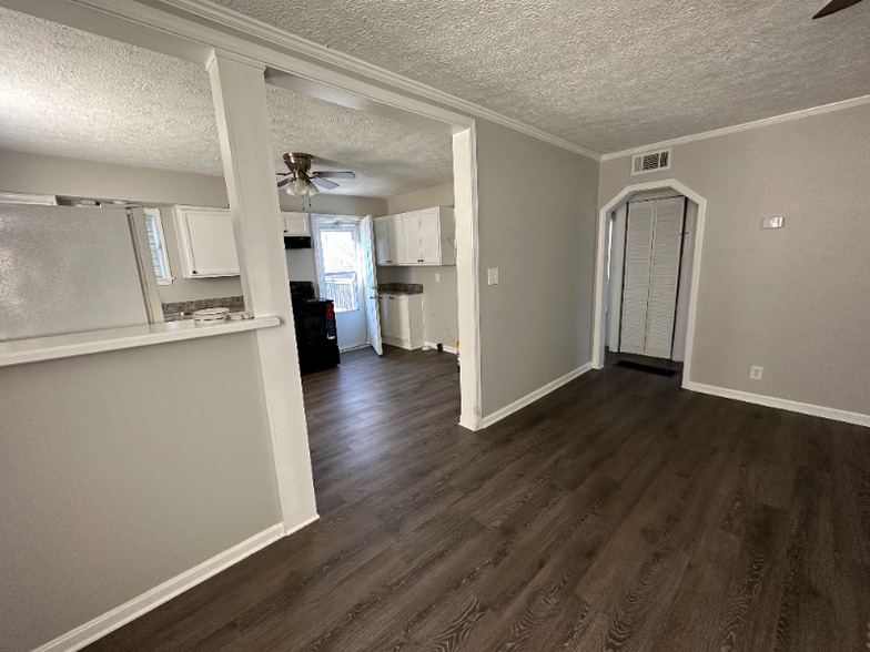 Building Photo - 4610 Picadilly Ave