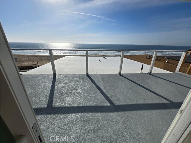Building Photo - 3600 The Strand