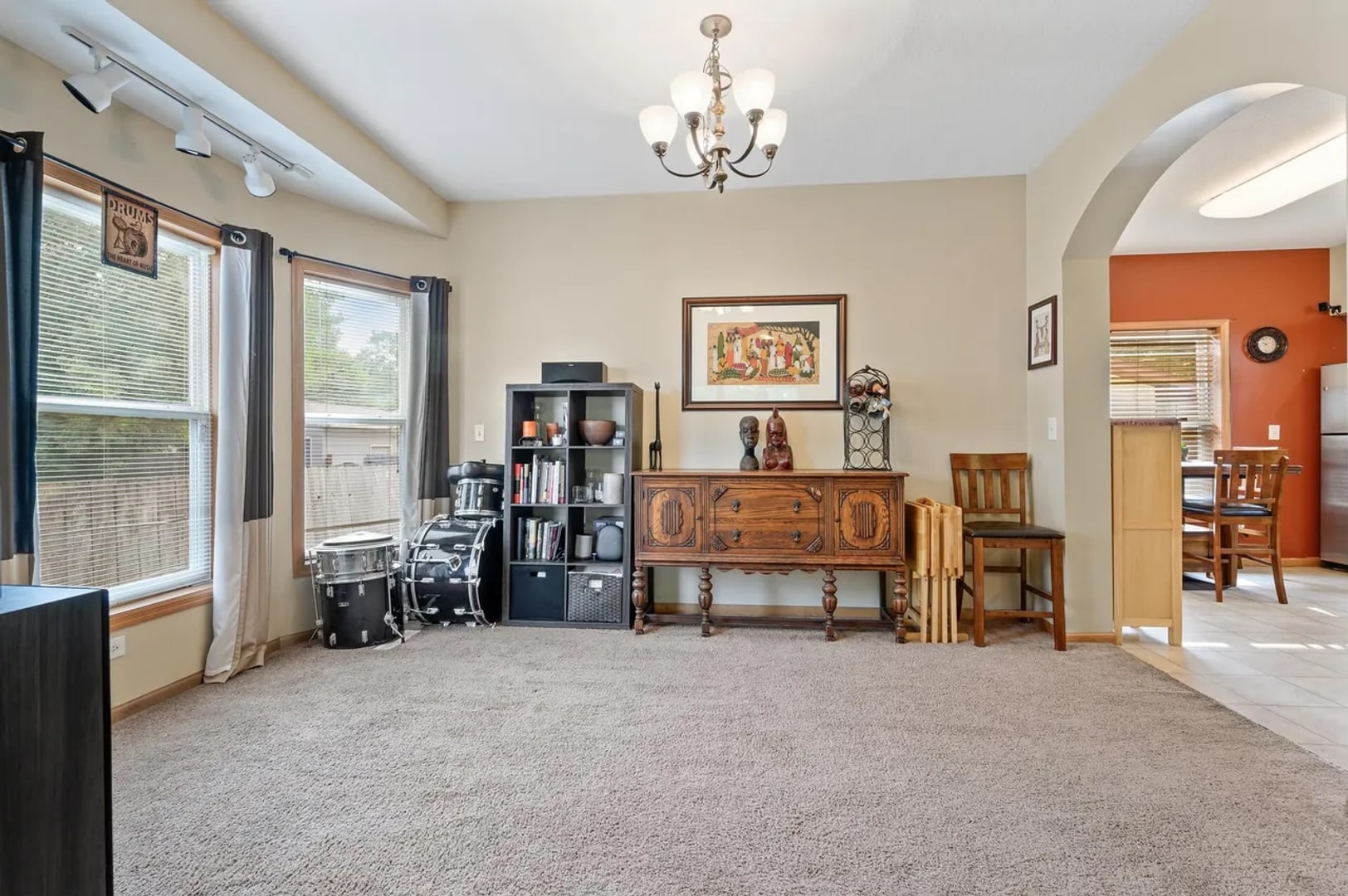 Building Photo - 1600 N Thomas Ave