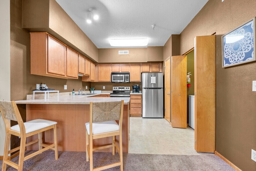 Building Photo - 805 Blue Sky Dr