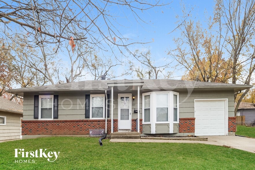 Primary Photo - 8207 E 85 St