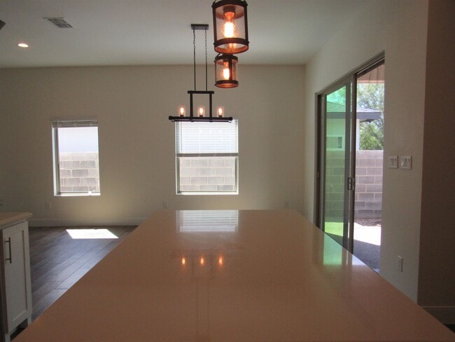Building Photo - 2419 Messi St