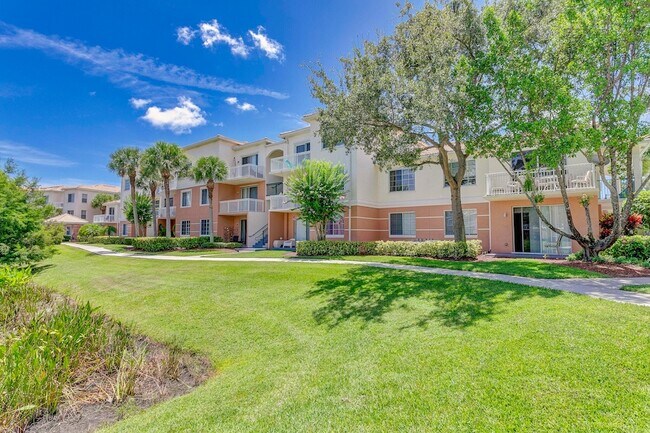 Building Photo - 9303 Myrtlewood Cir W