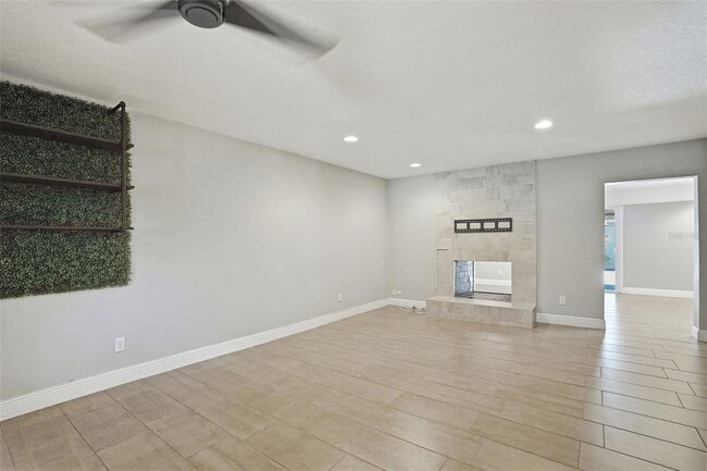 Building Photo - 727 N Himes Ave