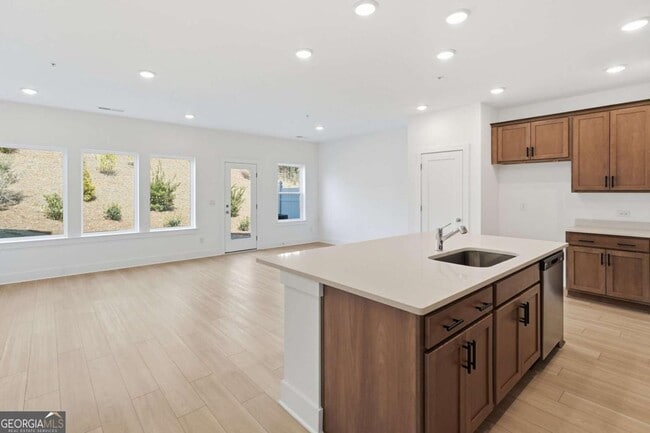 Building Photo - 187 Redbud Rd