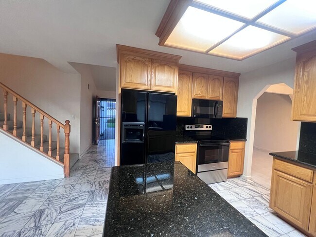 Building Photo - $500 OFF FIRST MONTH'S RENT!!!  BEAUTIFUL TWO LEVEL 3BD/3BA HOME AVAILABLE IN NEWARK, CA !!!!!!