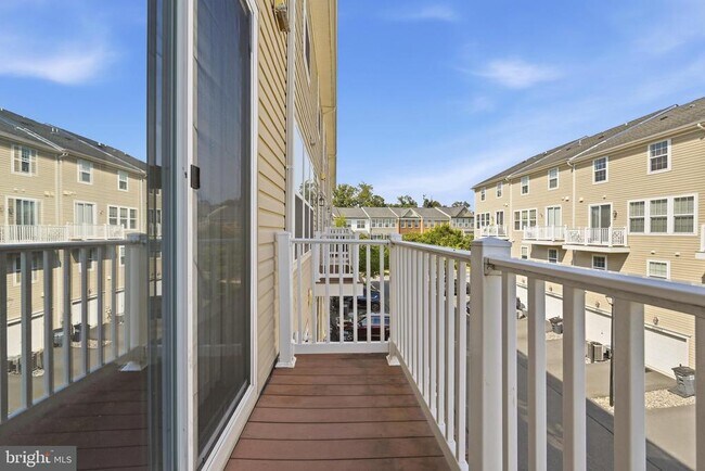 Building Photo - 43976 Vaira Terrace