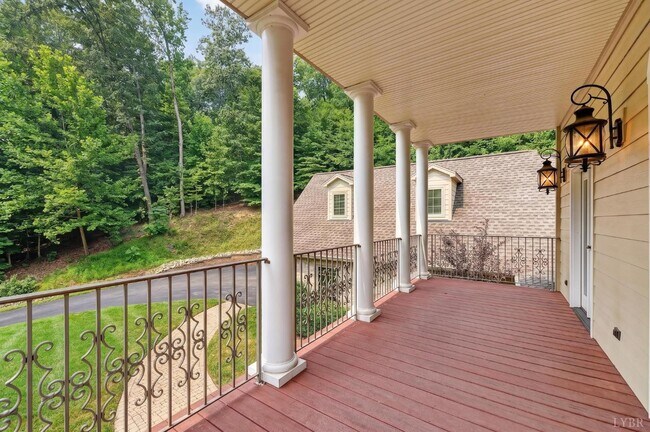 Building Photo - 237 Golf Course Trail
