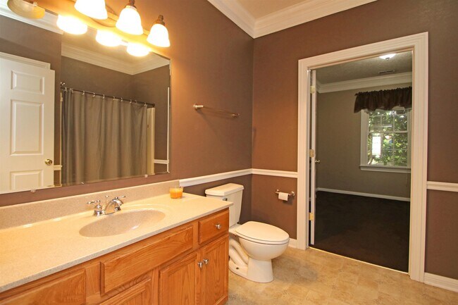 Building Photo - 155 Chelsea Cir