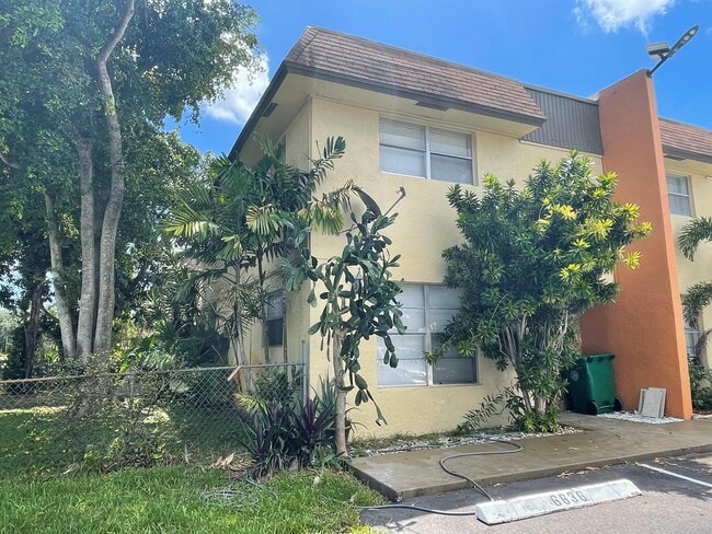 Building Photo - 6636 SW 41st St