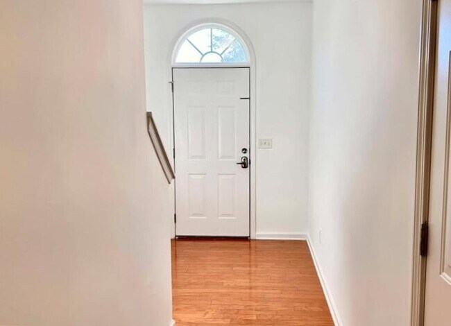 Building Photo - 6243 Shoreview Cir