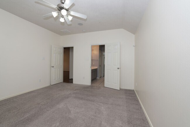Building Photo - 7 N Regan Mead Cir