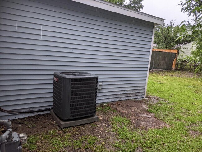 Building Photo - 6831 St Augustine St