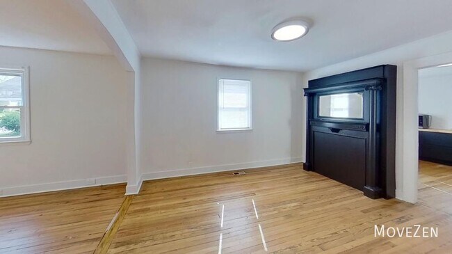 Building Photo - 1710 Oakwood Ave