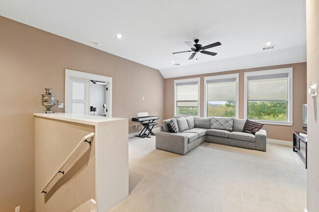 Building Photo - Beautiful 4-Bed Home in Highland Park West...