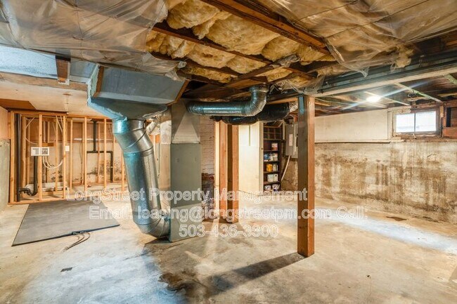 Building Photo - 536 NE San Rafael St