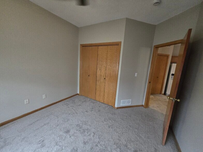 Building Photo - 950 67th St