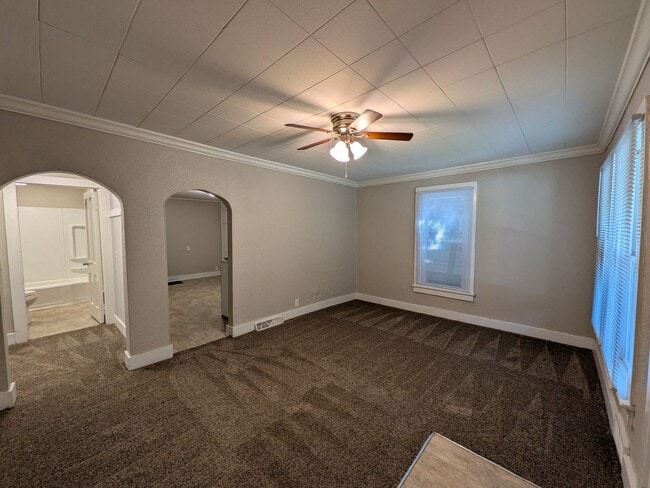 Building Photo - 3 Bedroom Home with detached garage and partially fenced yard, pet friendly!