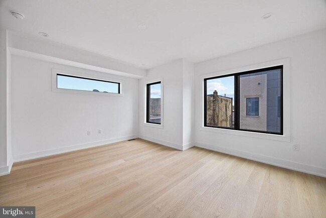 Building Photo - 706 Latona St