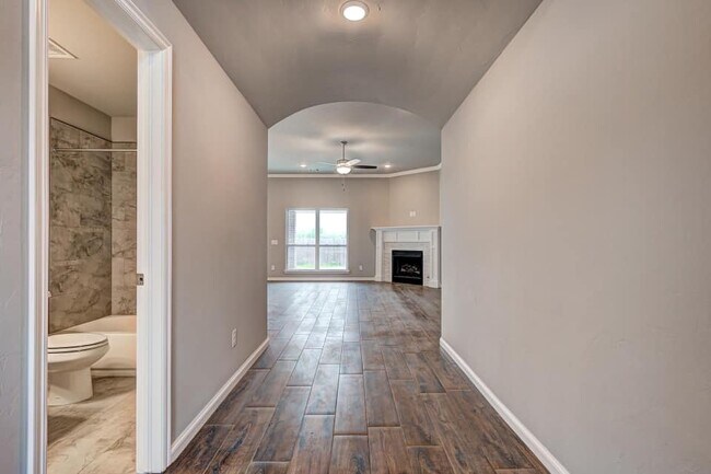 Building Photo - 1121 SW 140th St