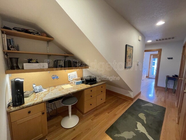 Building Photo - 4834 SE Kelly St