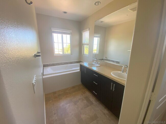 Building Photo - 7422 Sitio Montilla