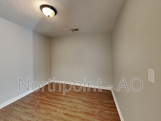 Building Photo - 375 Mountainview Dr