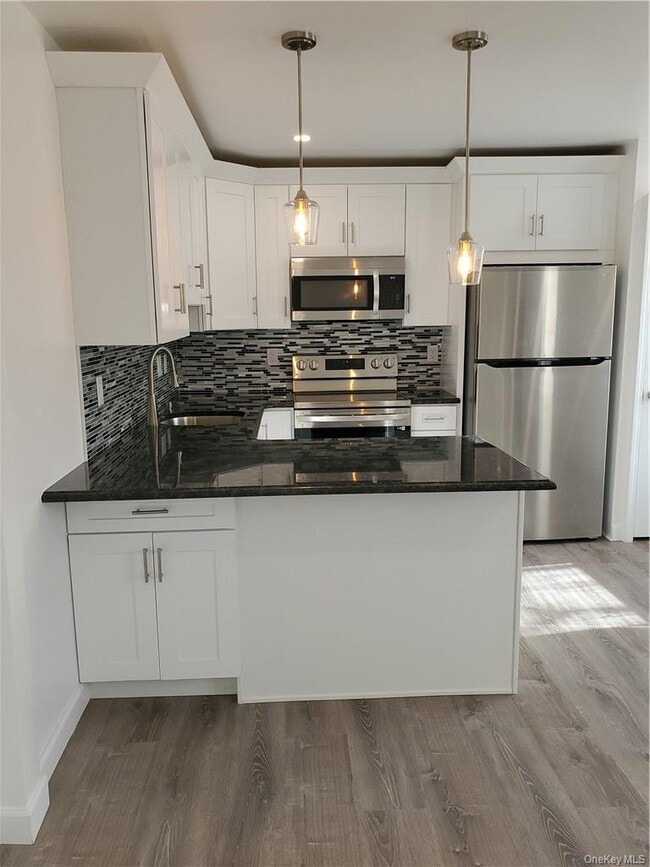 Building Photo - 7 White Plains Ave