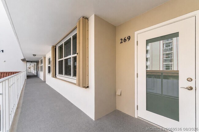 Building Photo - 931 Gardenia Dr