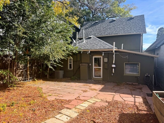 Building Photo - 3941 Kalamath St