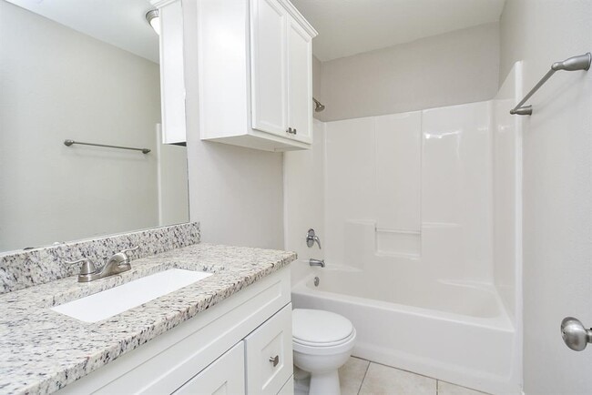 Building Photo - 946 Oak Falls Dr